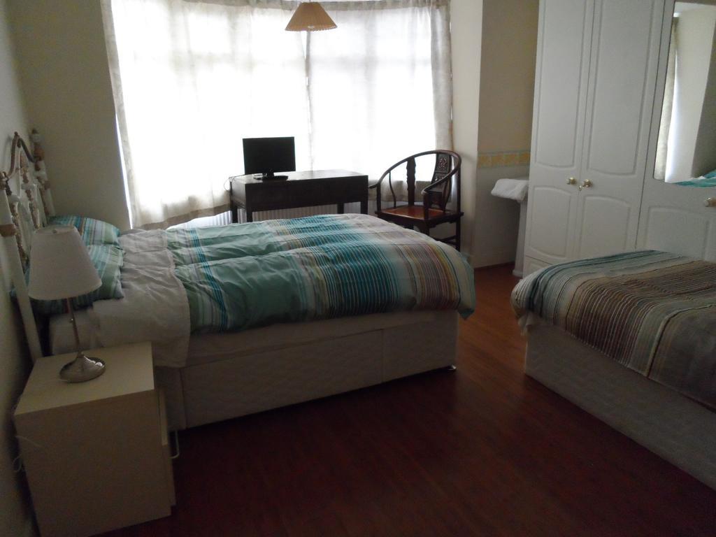 Compton Guest House Лондон Стая снимка